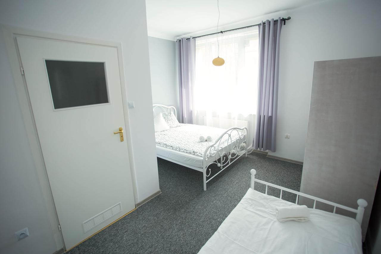 Moonriver Inn Varsovia Exterior foto