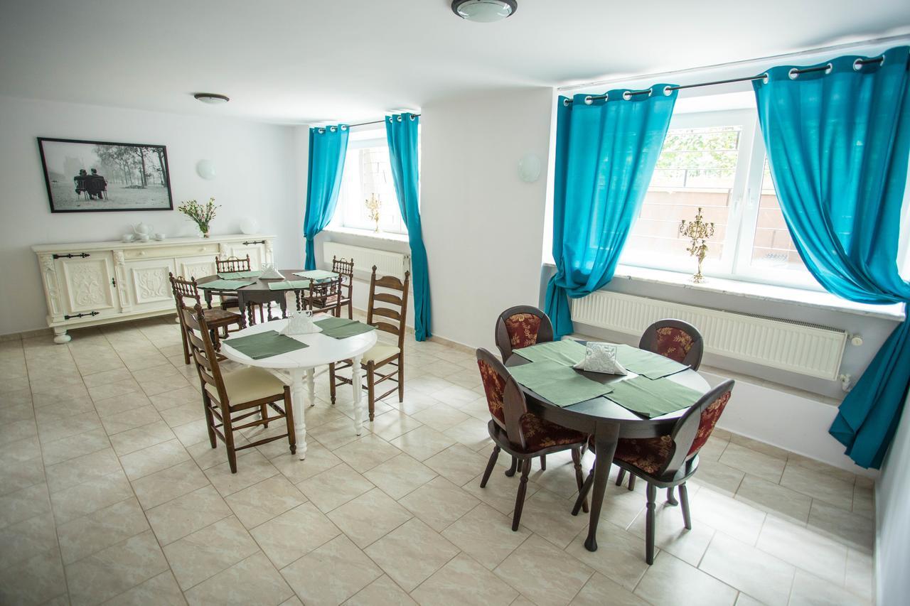 Moonriver Inn Varsovia Exterior foto