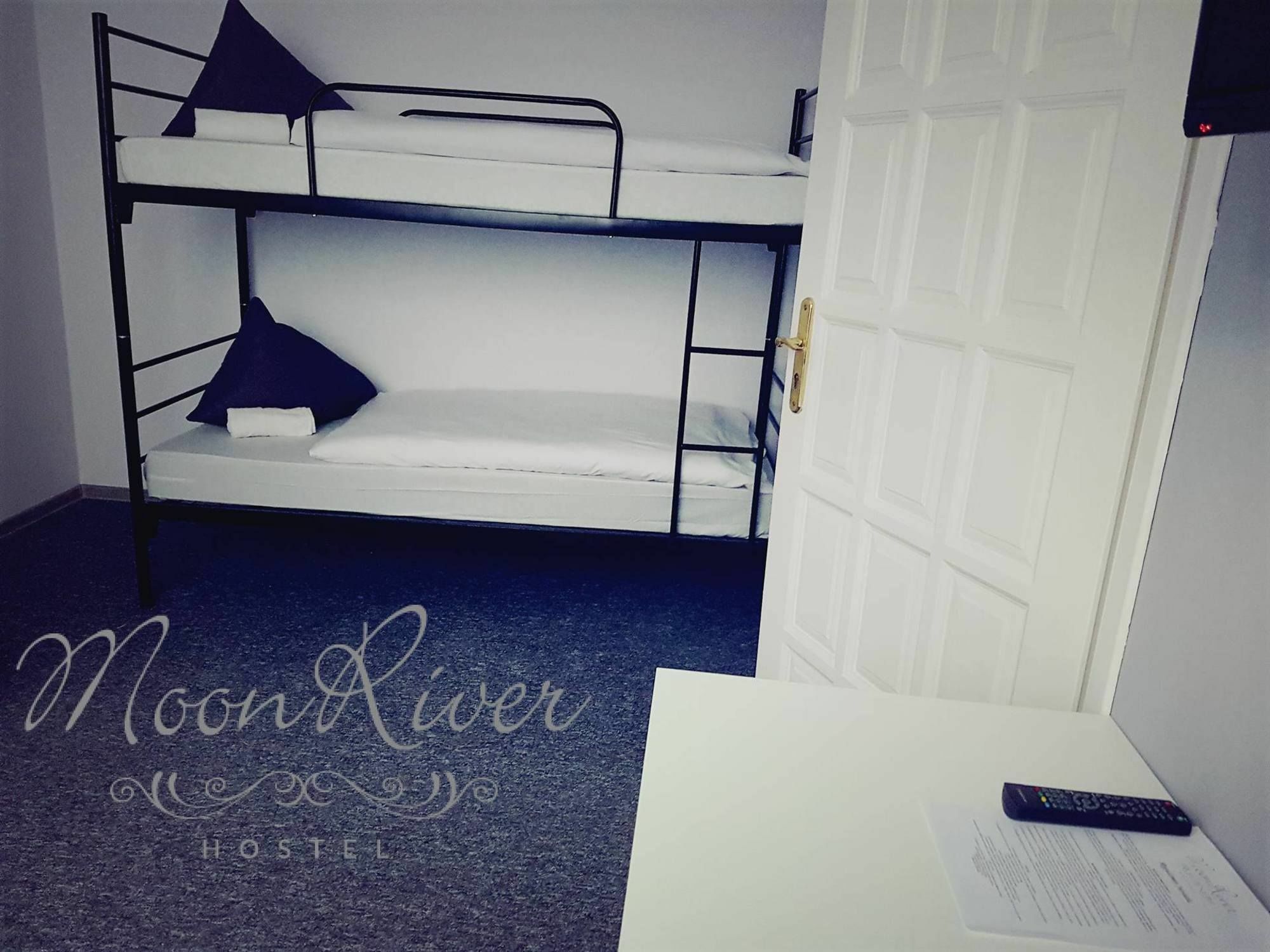 Moonriver Inn Varsovia Exterior foto