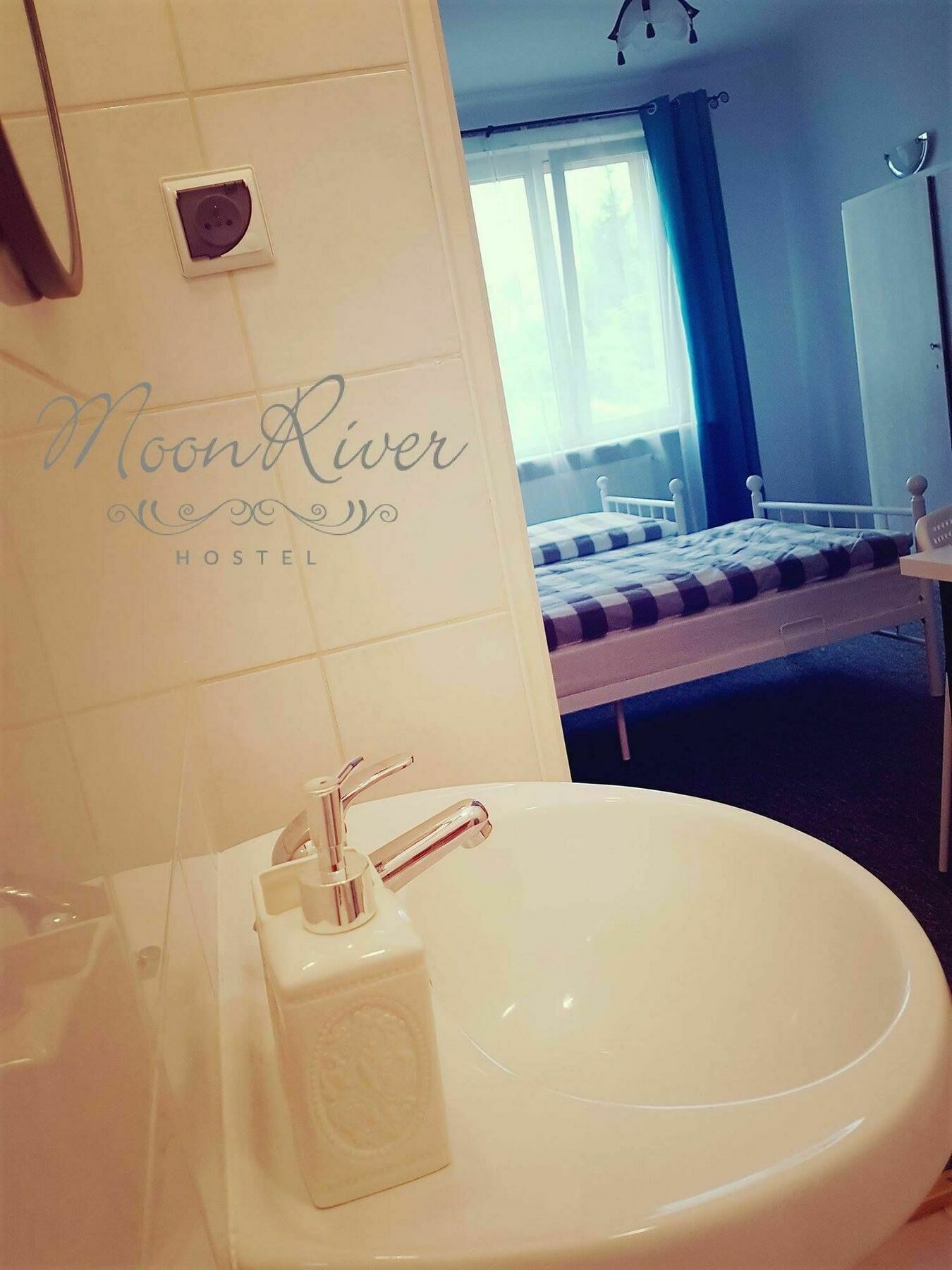 Moonriver Inn Varsovia Exterior foto